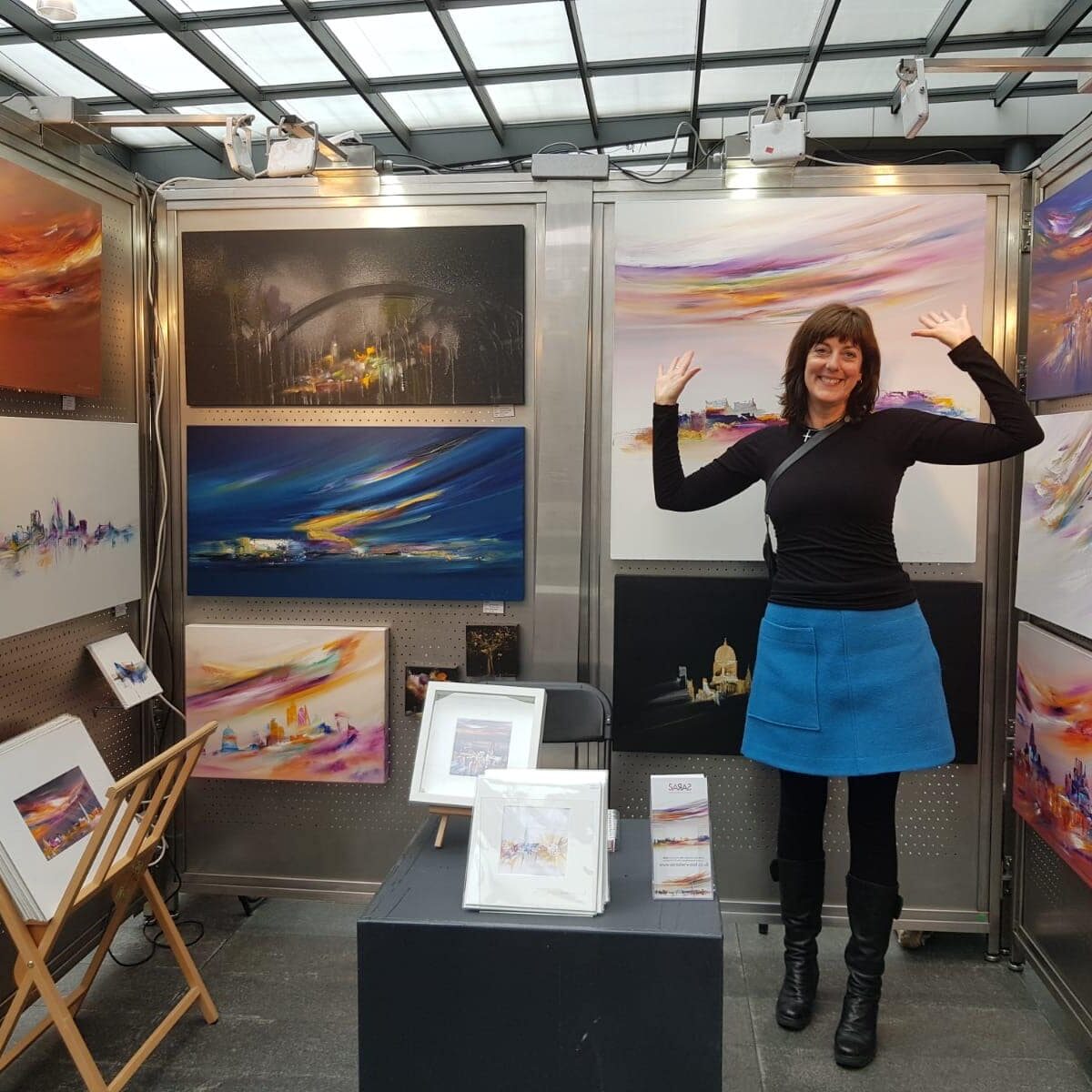 https://www.sarasherwood.co.uk/wp-content/uploads/2020/09/Contemporary-Cityscape-Abstract-artist.-Paintings-of-London-by-Sara-Sherwood-at-Spitalfields-Art-Market-1200x1200-cropped.jpg